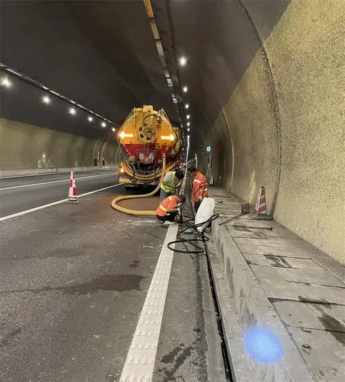 乐亭隧道排水渠清淤